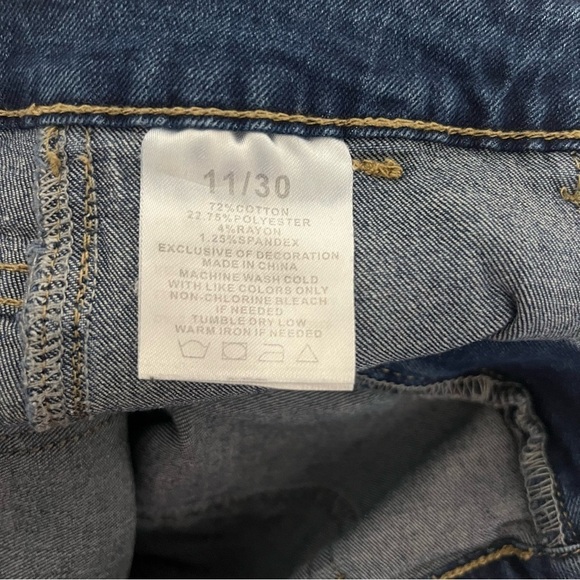 CELEBRITY ACE Junior Cargo Dark Wash “The Skater Jean” Size 11/30 Carpenter EUC - Picture 10 of 10